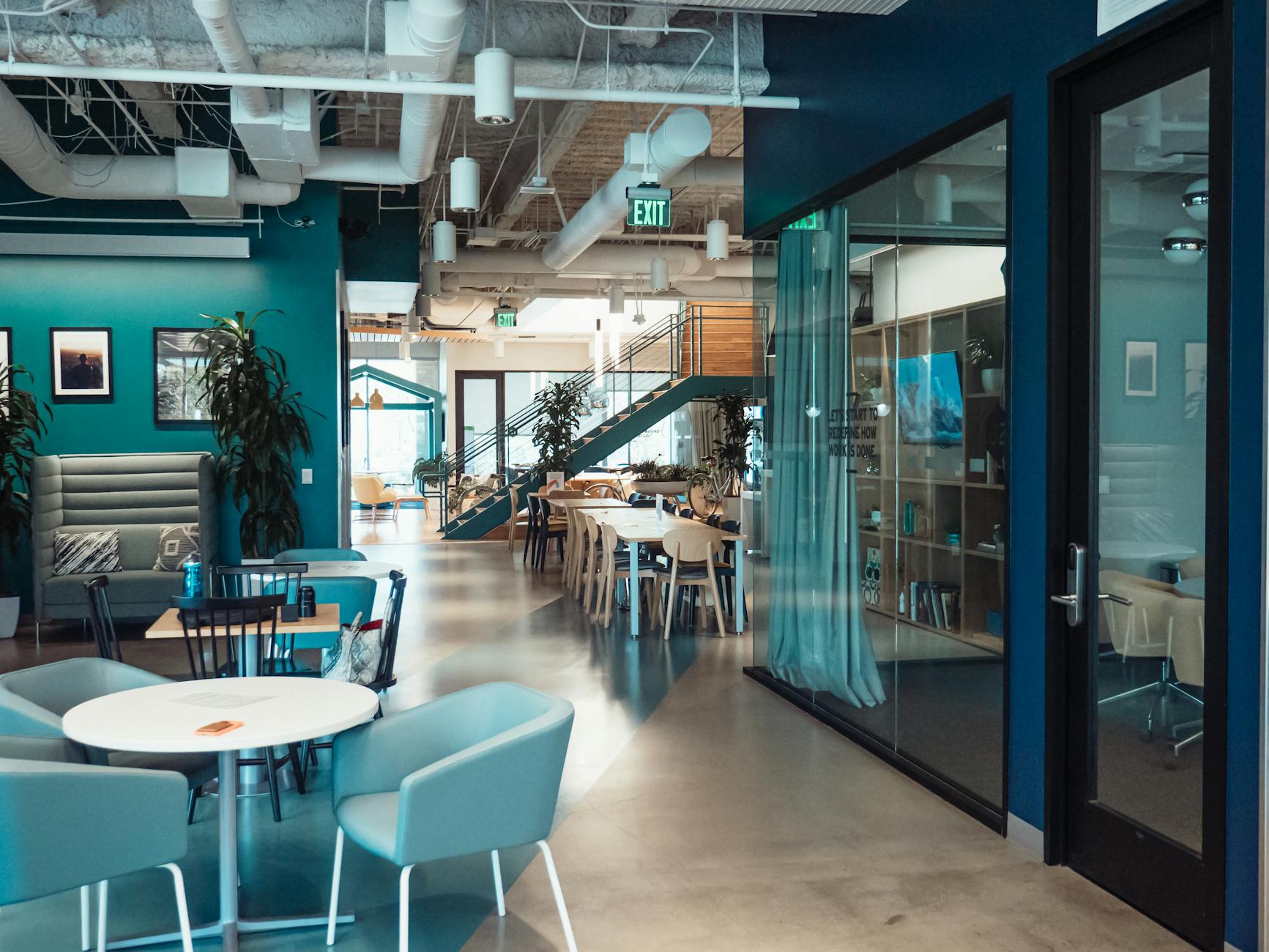 Hanoi Digital Nomad Guide 2026: Visas, Coworking, Wi-Fi & Costs 4 Open and collaborative modern coworking space with stylish furniture