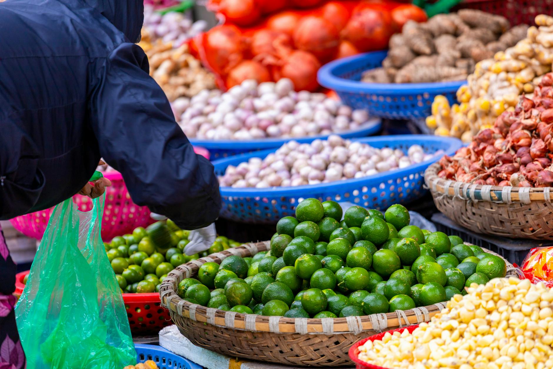Hanoi Cooking Classes: 10 Best Vietnamese Cuisine Schools (2026) 3 Bright and colorful display of fresh produce at a Hanoi street market