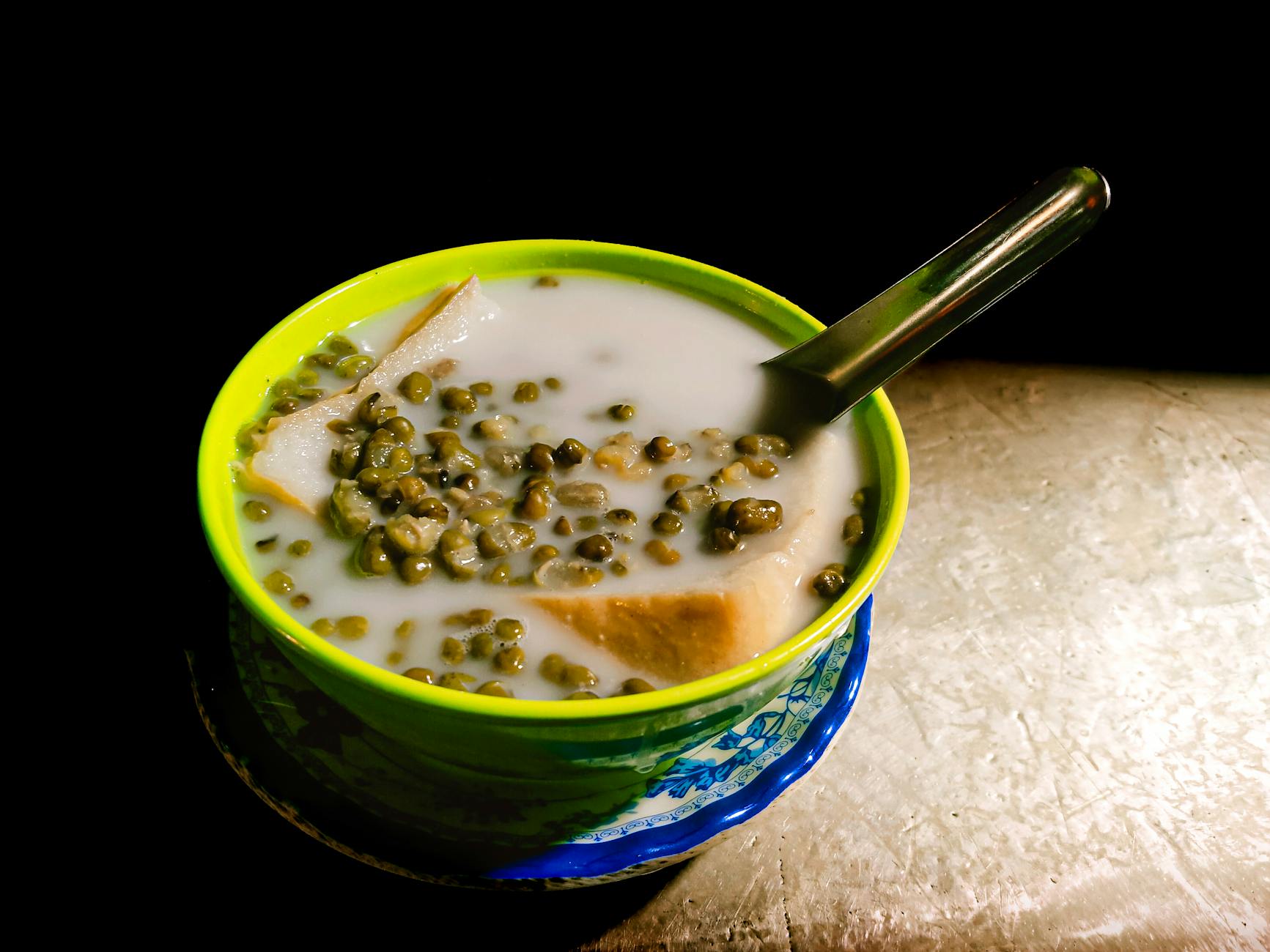 Hanoi Desserts & Sweets: 20 Best Treats & Cafes (2026) 2 Creamy mung bean dessert in a vibrant green bowl