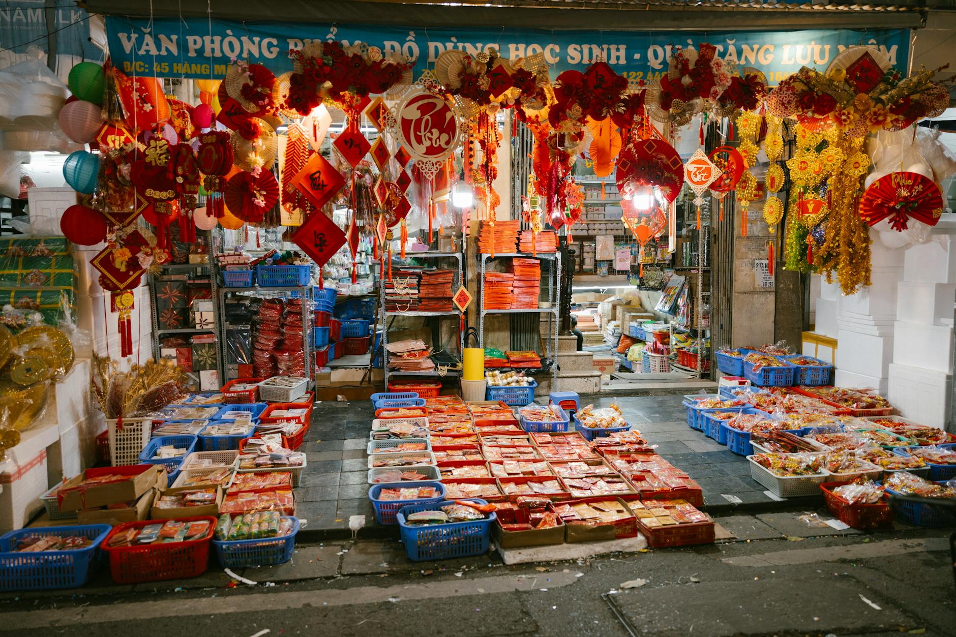 Hanoi Night Food Markets: 6 Best Late-Eat Spots (2026) 1 Vibrant display of traditional decorations and food at an Asian night market