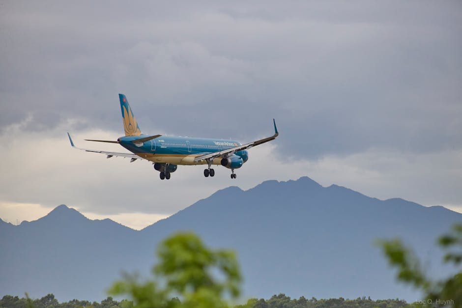 Hanoi Stopover Itinerary: Layover Guide (2026) 1 Airport plane departure scene